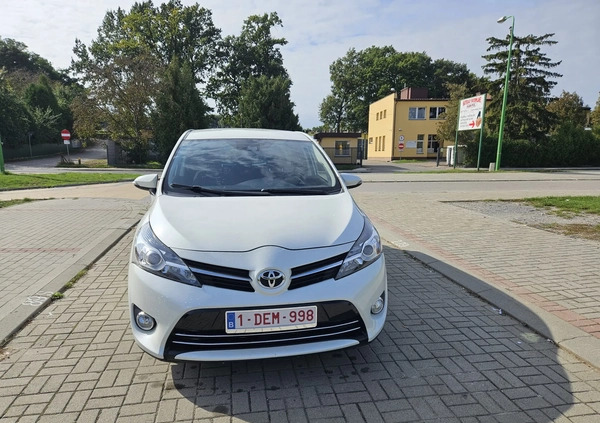 Toyota Verso cena 59800 przebieg: 50942, rok produkcji 2018 z Korfantów małe 232